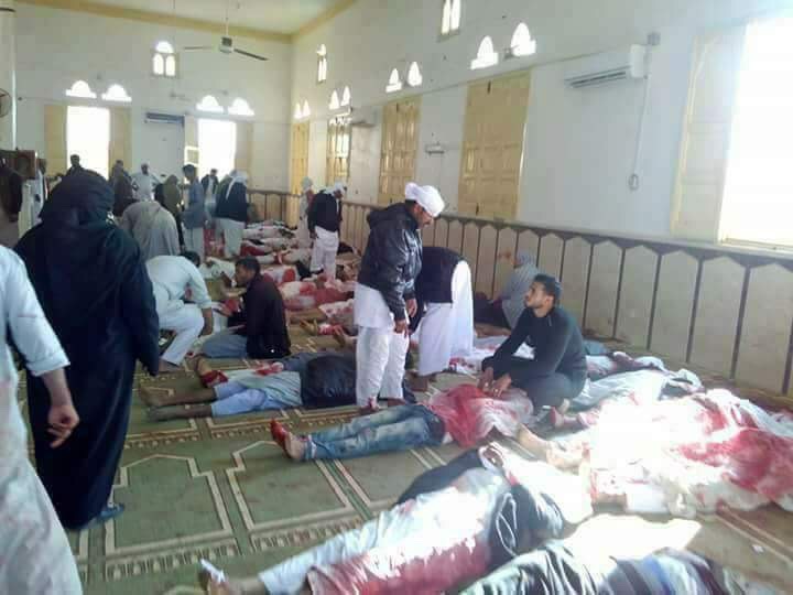 Egypt Sinai: Bomb and gun attack on mosque