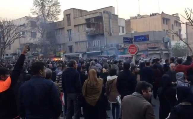 Iran hard-liners rally as new protests over economy… Iran hard-liners rally as new protests over economy…