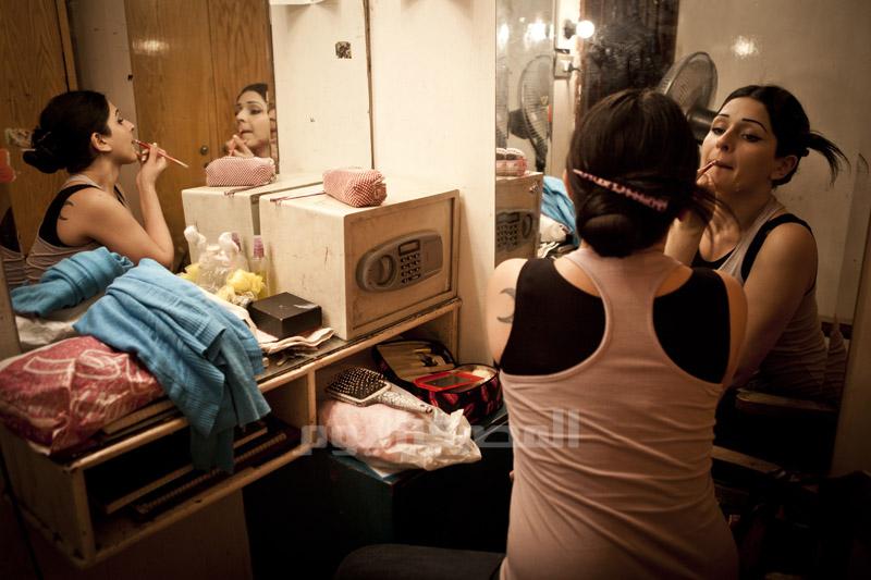 Magda the Bellydancer gets ready