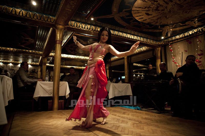 Magda the Bellydancer dances