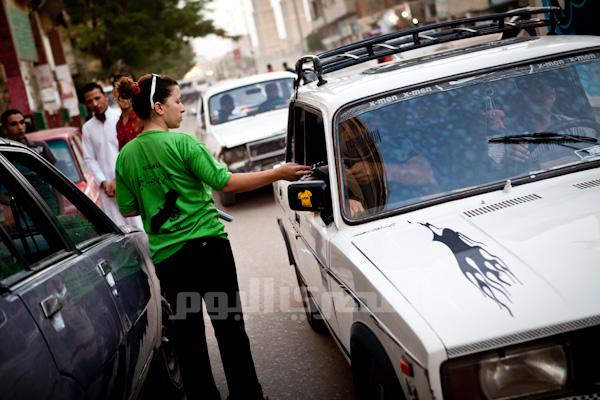 Hania Hamdeen Campaign passing flyers